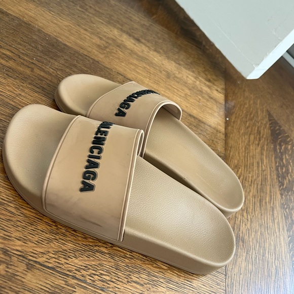 Genuine BALENCIAGA slides good condition!!! - Picture 4 of 6